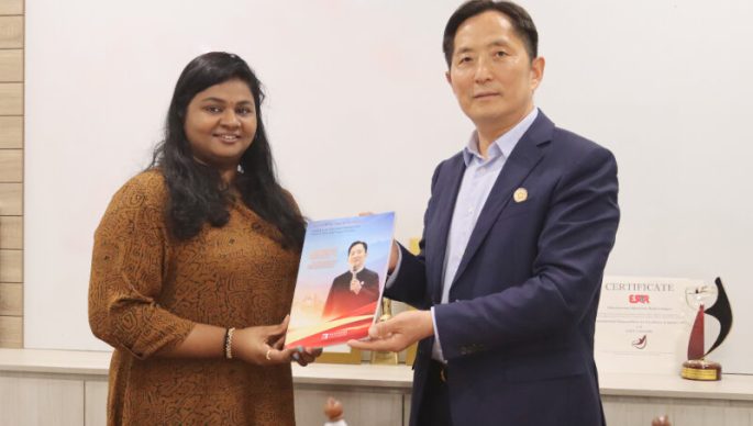 This morning, IUKL Chairman Professor Chen Xiaoyun hosted Ms. Shashah from Free Malaysia Today (FMT) in a warm and engaging session that underscored the spirit of collaboration between IUKL and the media.